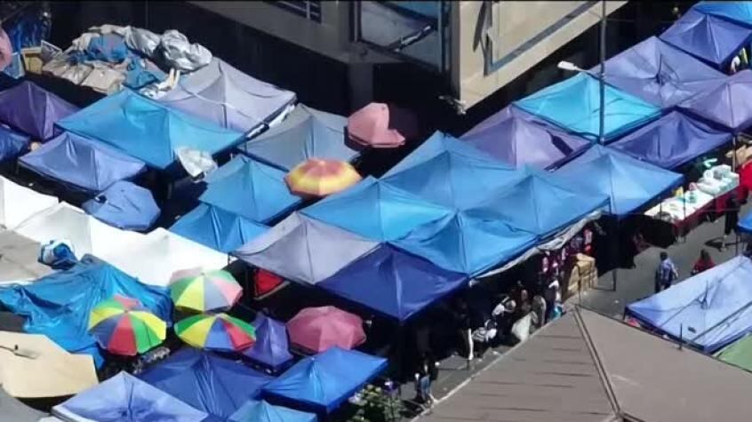 Operativo contra el comercio ambulante en Meiggs: retiran toldos azules e inician cierre perimetral del sector con rejas