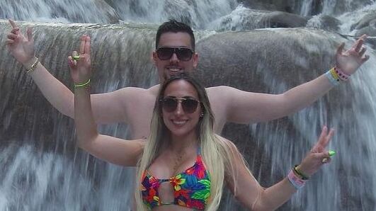 El hijo de Raquel Argandoña celebró el cumpleaños de su polola durante el viaje que ambos realizan por Centroamérica.