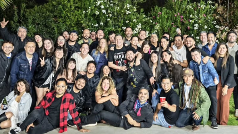 Equipo de “Contigo en la mañana” despidió con todo a Julio César Rodríguez: le entregaron un especial obsequio