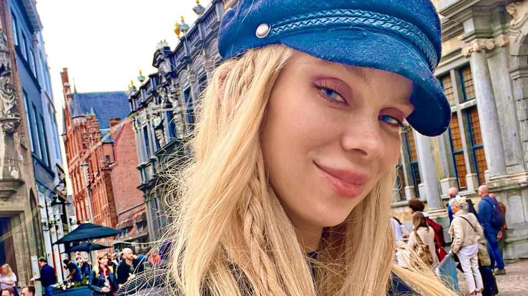 La etóloga denunció el robo de su automóvil en redes sociales.