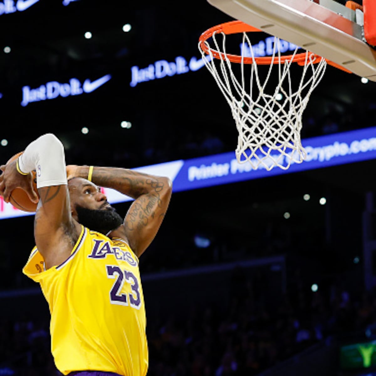 LeBron James no se retira: anuncio publicitario LeBron James no se retira: anuncio publicitario