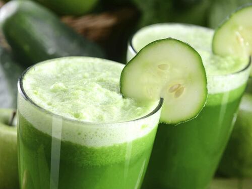 Jugo natural con pepino potente contra la hipertensión; receta casera