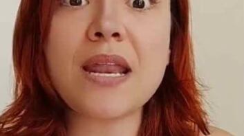 Una ola de reacciones generó un reciente registro compartido por una usuaria de TikTok que se refirió a los asesinatos a carabineros en Chile.
Fabiana Domínguez, de nacionalidad venezolana, afirmó que “me tienen aburrida con el tema de los asesinatos a carabineros. Ojo, no es que no sean importante, ¿pero quiénes son los carabineros? Son unos mortales, como usted y como yo. A cualquier familiar le va a doler que se le muera alguien”.
Además, afirmó que “los chilenos son unos de los más buscados por la Interpol a nivel mundial, porque son los que más actos cometen en relación a menores de edad; corrupción, secuestros, trata de personas. Por si fuera poco, lideran como uno de los primeros países a nivel mundial con enfermedades mentales. Venezuela, en su momento, también recibió muchos migrantes chilenos. Si no fuera por ellos no habríamos conocidos los términos de la extorsión o secuestro”.