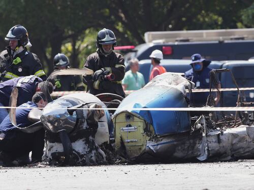 Avioneta se estrelló contra bus tras intentar aterrizaje de emergencia en concurrida avenida de Sao Paulo: dejó dos muertos y varios heridos