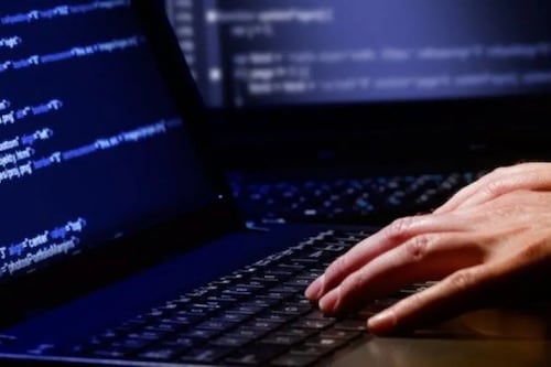 Estudio revela que figuras públicas y políticos enfrentan un riesgo 300% mayor de hackeo y suplantación de identidad