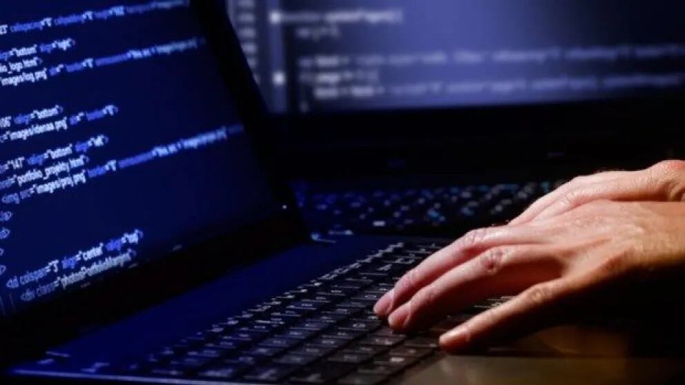 Estudio revela que figuras públicas y políticos enfrentan un riesgo 300% mayor de hackeo
