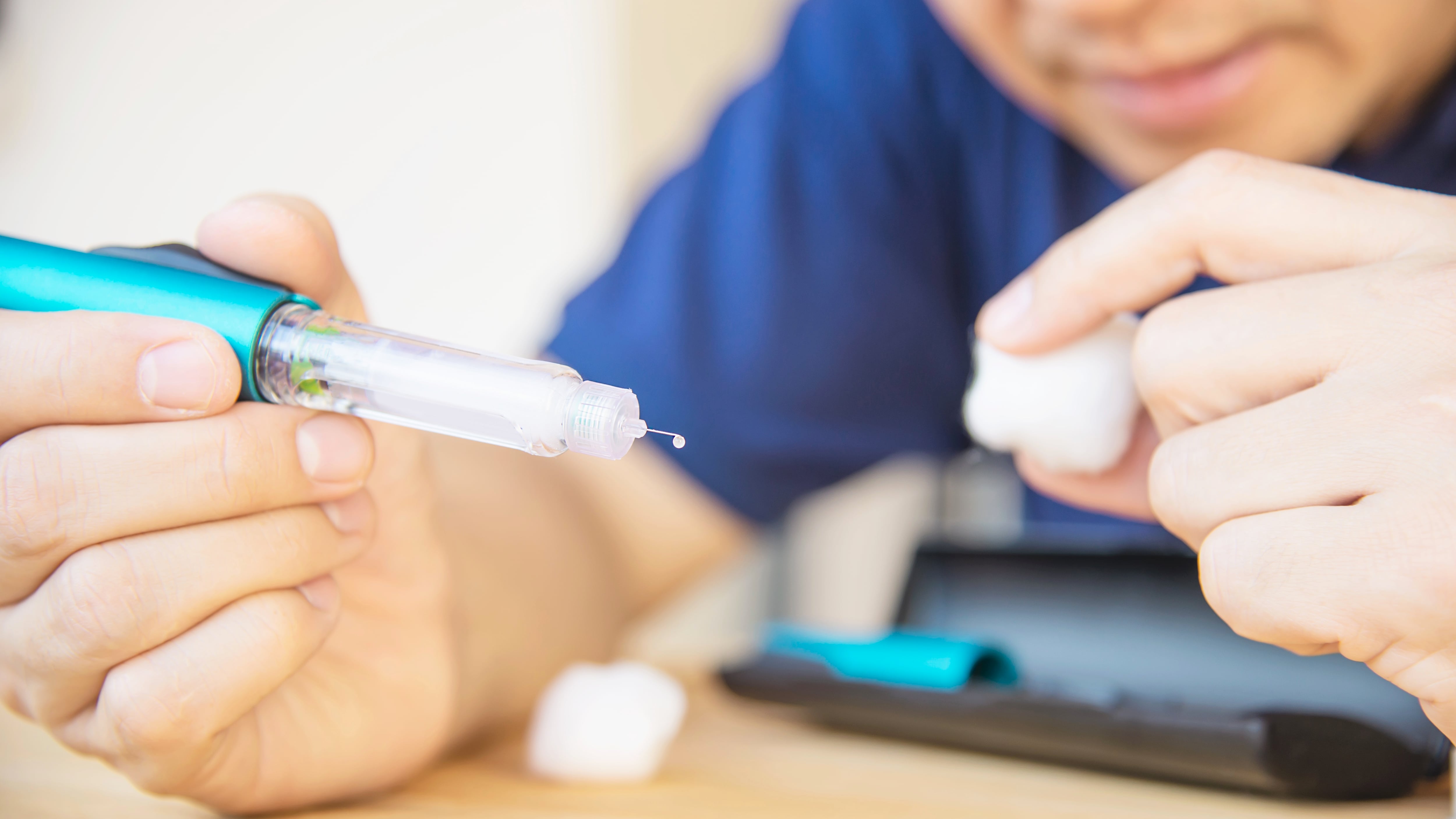 Científicos están desarrollando una tecnología médica revolucionaria que podría transformar el tratamiento de la diabetes. Foto: Freepik.