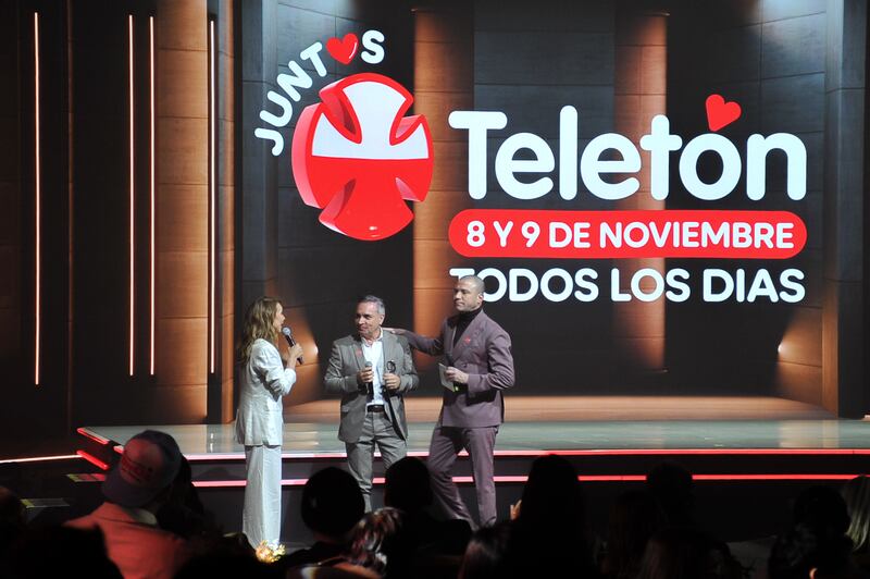 Teletón lanza su campaña 2024 | 08 DE AGOSTO DEL 2024 / SANTIAGO
Teletón lanza su campaña 2024 junto a Mario Kreutzberger, rostros de TV, influencers y varios artistas. La cruzada solidaria se llevará a cabo el 8 Y 9 de Noviembre.
FOTO: VICTOR HUENANTE / AGENCIAUNO
