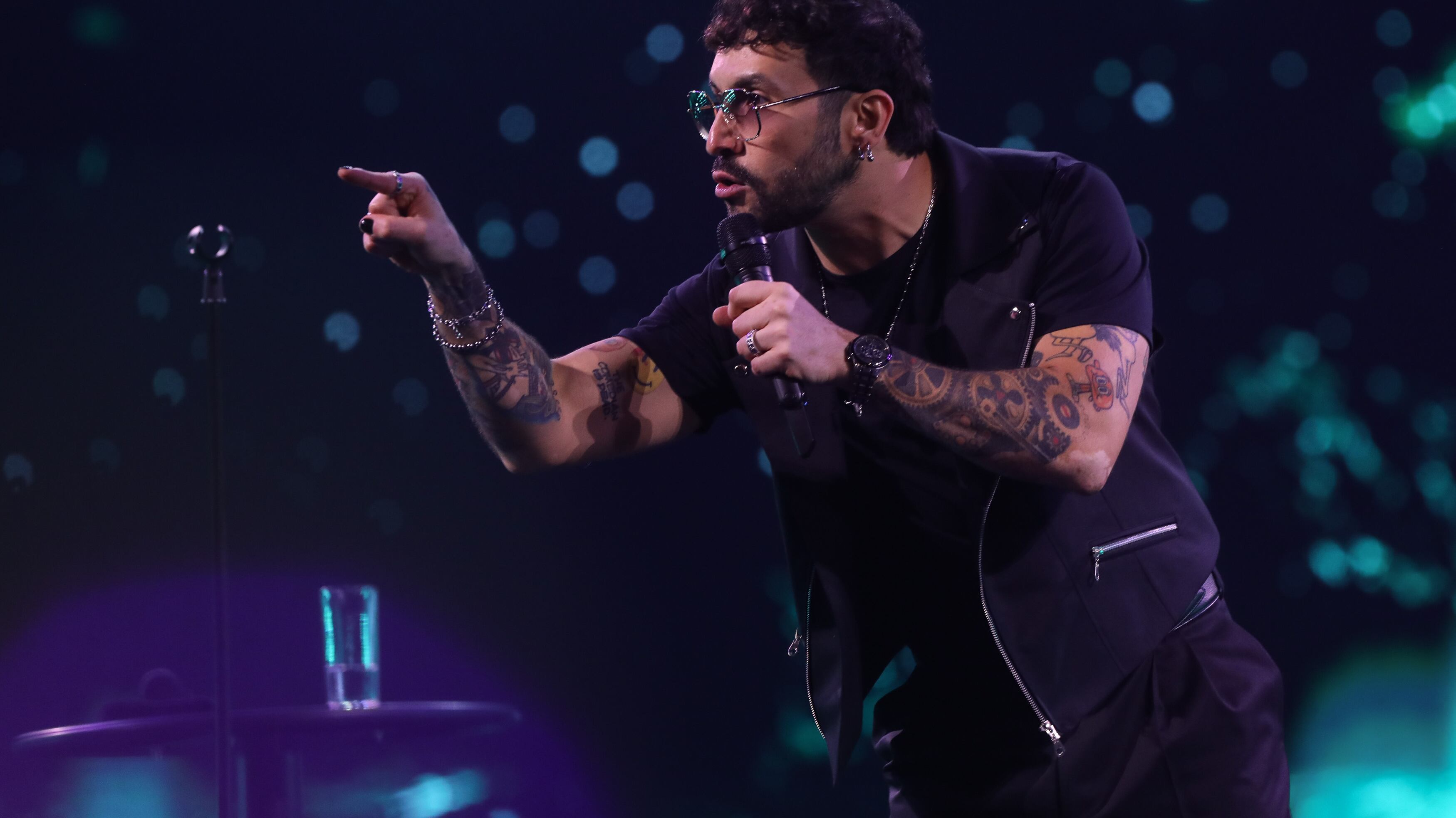 Edo Caroe recibe la Gaviota de Plata durante la Tercera Noche del 64 Festival Internacional de la Canción Viña 2025 en la Quinta Vergara
FOTO: DIEGO MARTIN/AGENCIAUNO