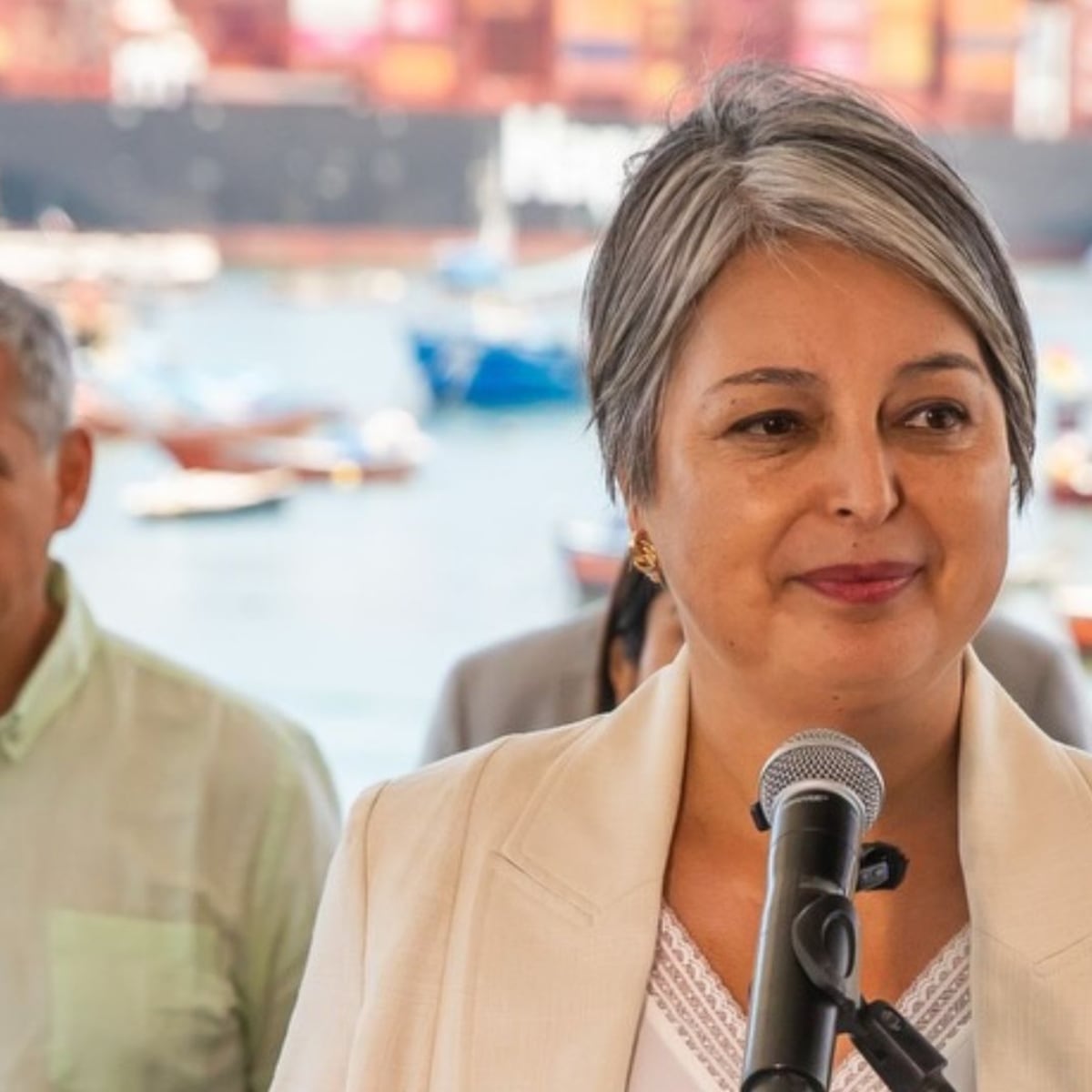 Jeannette Jara critica el plan económico de Kast por favorecer a los más ricos Jeannette Jara critica el plan económico de Kast por favorecer a los más ricos