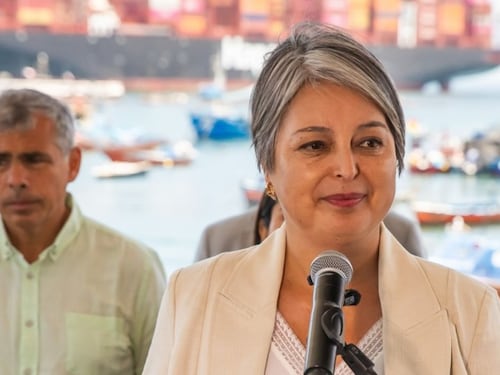 Jeannette Jara arremete contra el plan económico de Kast; beneficia a los más ricos del país