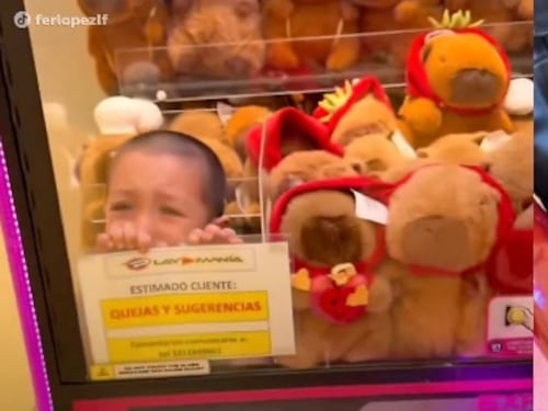 Niño de tres años queda atrapado en máquina de peluches en Guadalajara