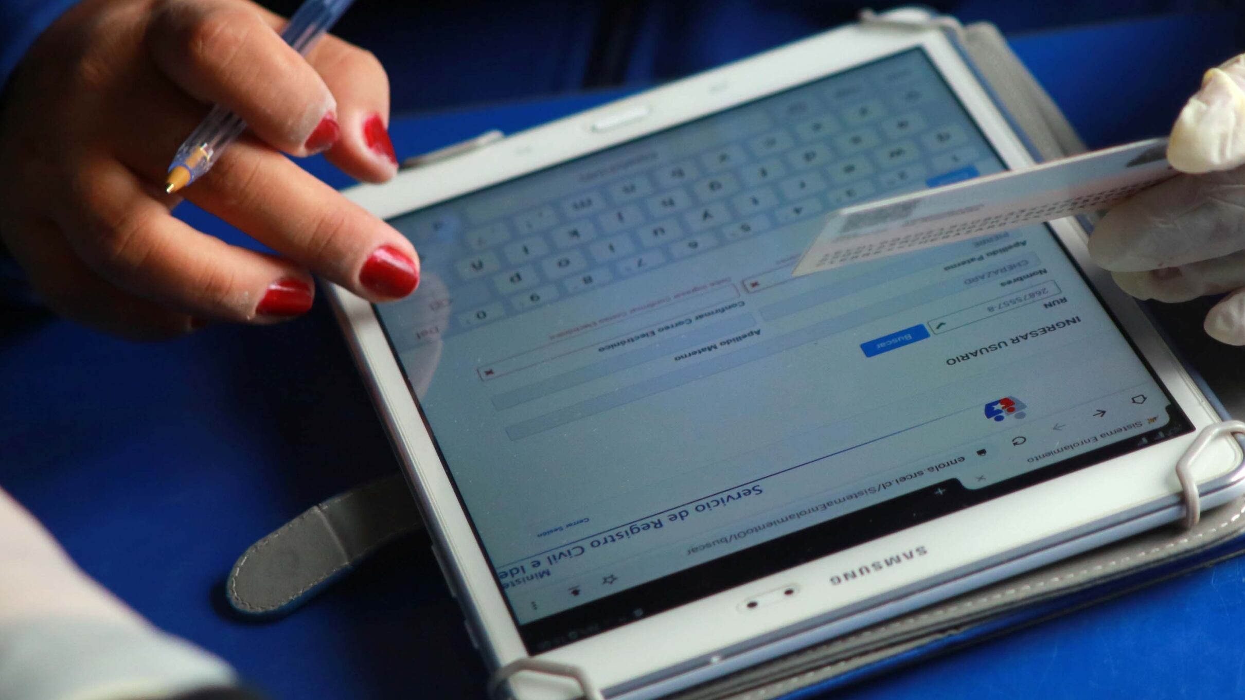 La ClaveÚnica es la llave que le facilita a todos los compatriotas el acceso a los diferentes beneficios económicos y subsidios del Estado en Chile.