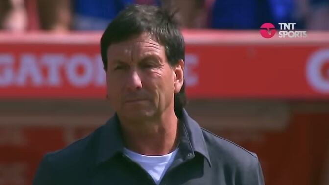 El entrenador de Coquimbo se encuentra hospitalizado debido a un delicado cuadro de neumonía.