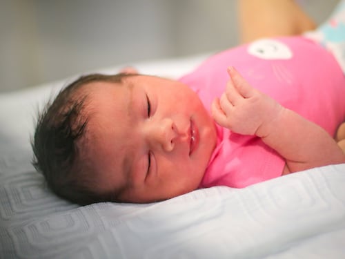 Amparo se llama la primera guagua nacida en la RM este 2019