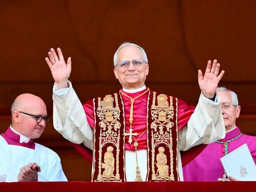 ¿Cuánto cuesta la vestimenta del papa? León XIV revive el lujo con atuendo