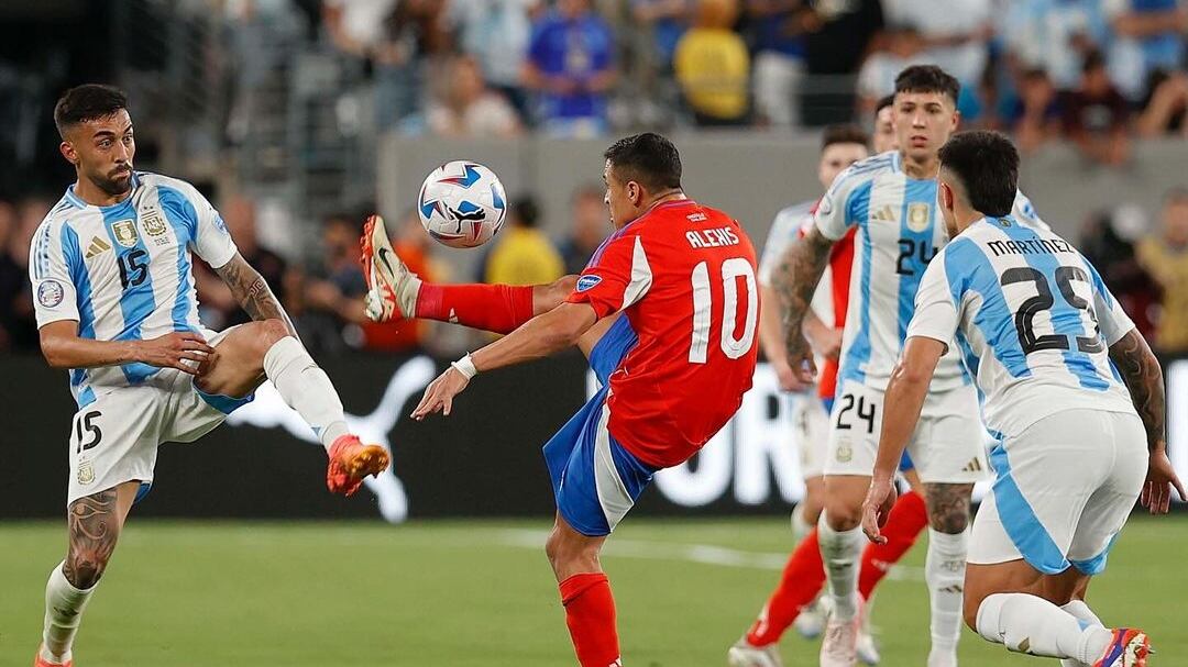 Sánchez será una de las sensibles ausencias del equipo nacional frente a Argentina.