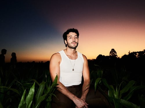 Sebastián Yatra convierte relato de desamor en una pieza artística: lanzó canción titulada “La Pelirroja”