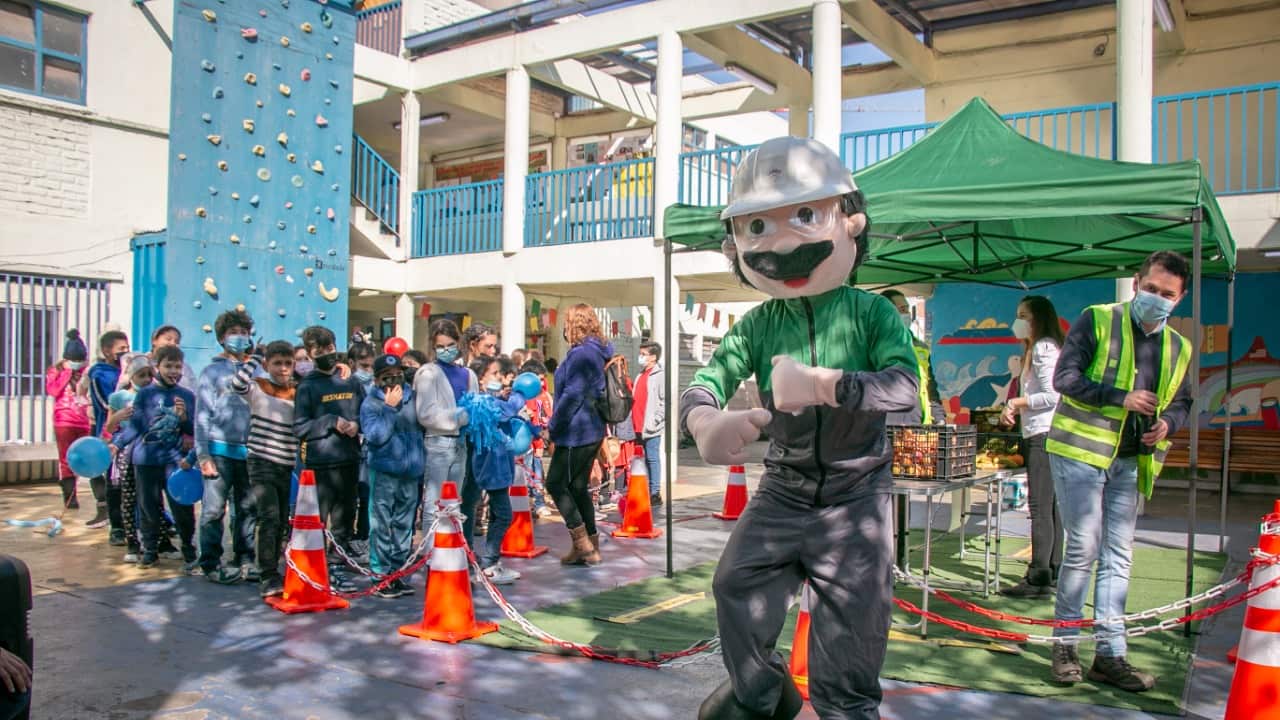Alianza entre Buses Vule y Escuela Libertadores de Chile para implementar programa de Seguridad Vial para los niños de kinder y básica.
