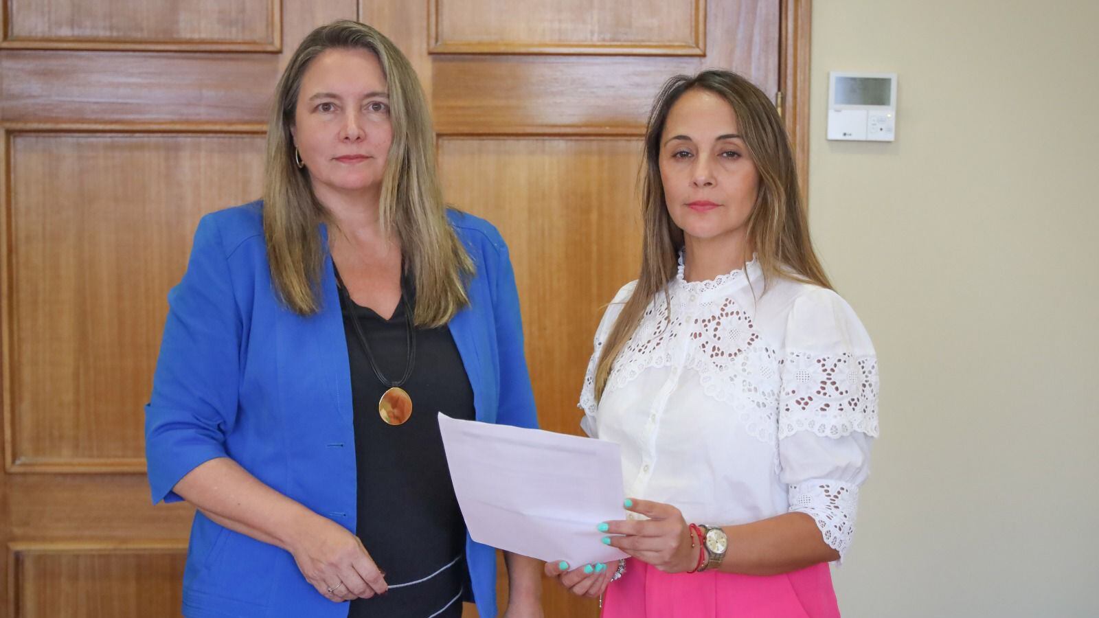 Catalina del Real (PRep) y Carla Morales (RN)