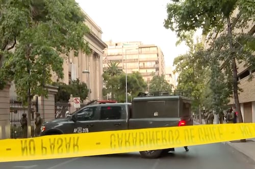 Todo por un balón de helio: Gope de Carabineros fue alertado de artefacto sospechoso en la Biblioteca Nacional