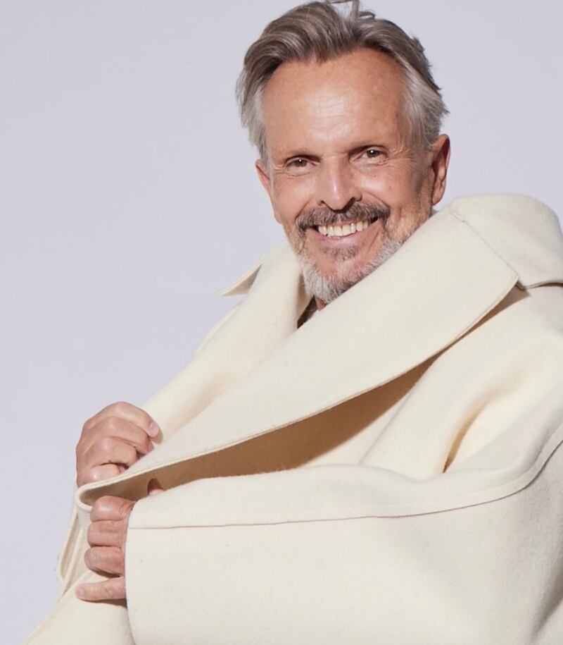 Miguel Bosé, uno de los principales representantes de la música pop y la balada en español a nivel mundial, ha vendido más de 30 millones de discos desde que comenzó su carrera en los años setenta. Foto: Instagram.