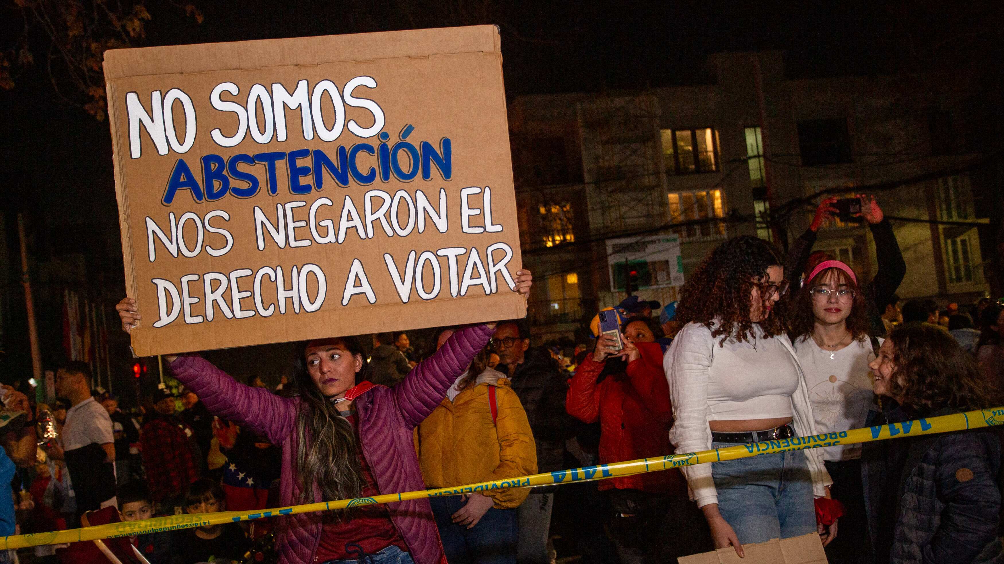 A los venezolanos en Chile, el régimen les dificultó mucho poder votar. / AGENCIAUNO