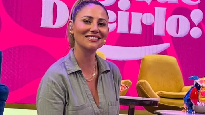 Gisella Gallardo en el set de "Hay que decirlo".