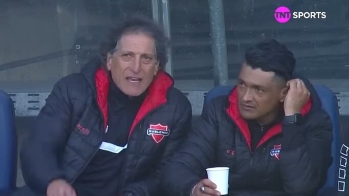El entrenador de Ñublense aseguró que no le interesa ayudar a Colo Colo en la definición del campeón del torneo nacional.