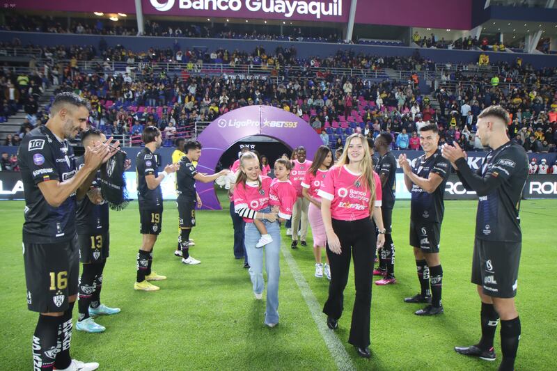 Homenaje de IDV hacia esposas de los jugadores