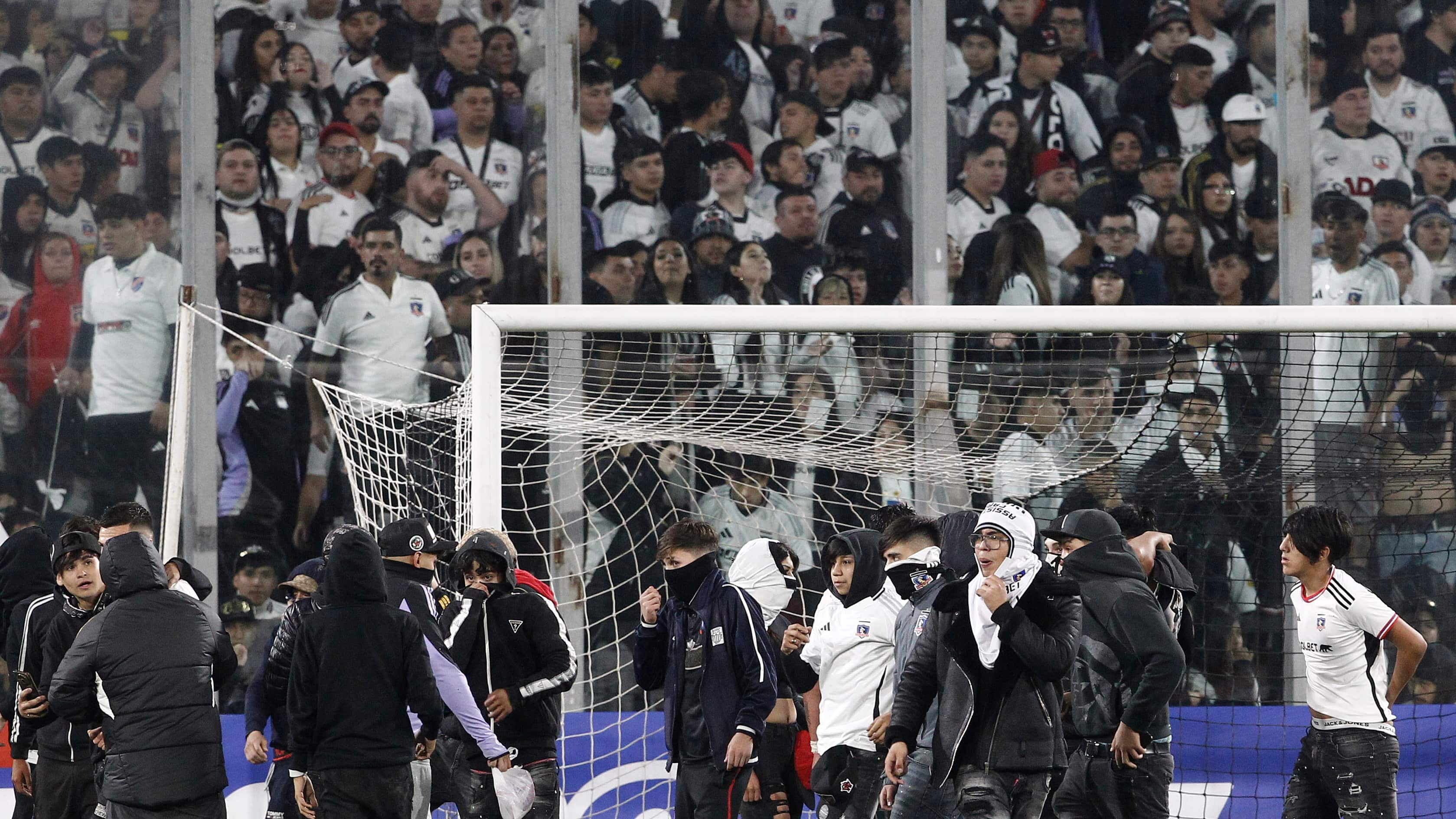 Tras los incidentes del estadio Monumental, donde la semana pasada fallecieron dos hinchas de Colo Colo en la previa al partido frente a Fortaleza, el ministro de Seguridad Pública, Luis Cordero, confirmó el fin del Plan Estadio Seguro.