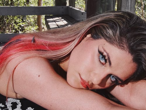 Karla Sro lanza “ALiVE”: fusión de nu metal, EDM y trap con crítica a la cultura de la apariencia