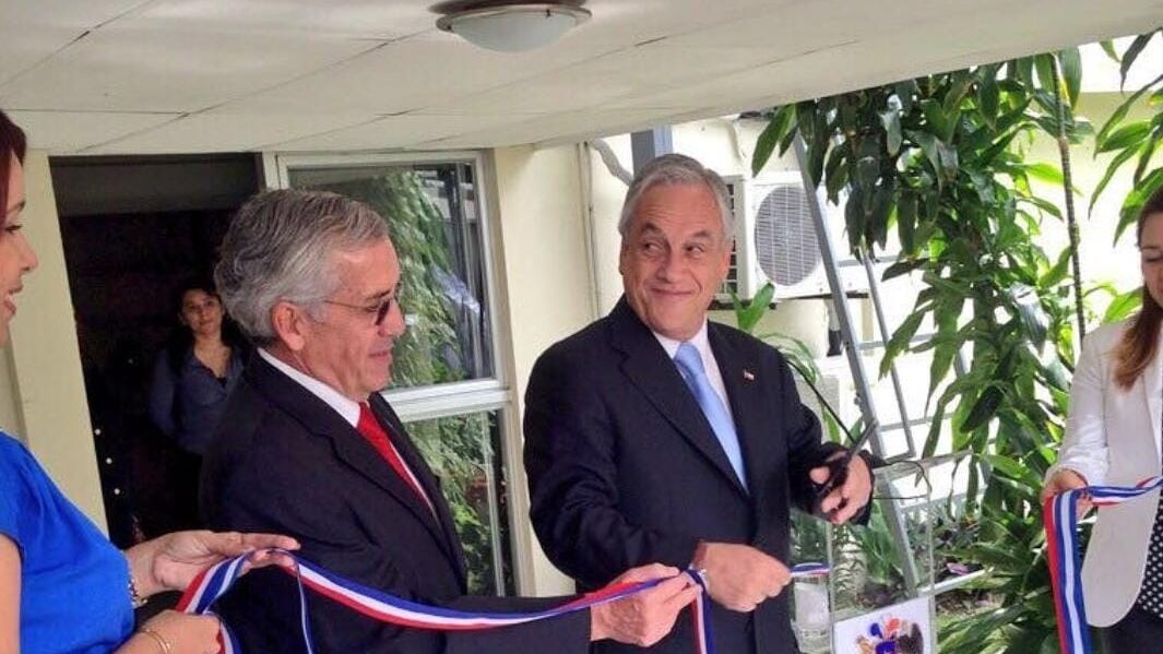 Renato Sepúlveda y Sebastián Piñera en la inauguración de la nueva Cancillería en El Salvador 2017