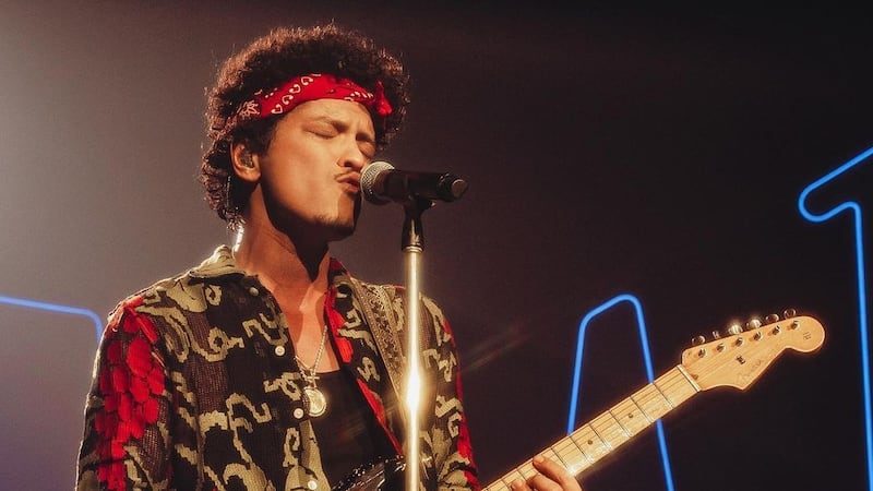 “Mijita rica”: Bruno Mars sorprendió con improvisada canción a la chilena en el Monumental