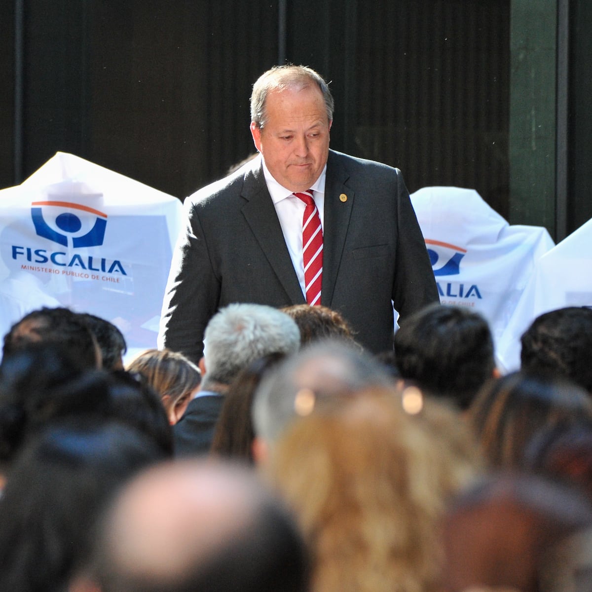 Querella contra fiscal nacional por reunión con Chadwick y Hermosilla Querella contra fiscal nacional por reunión con Chadwick y Hermosilla