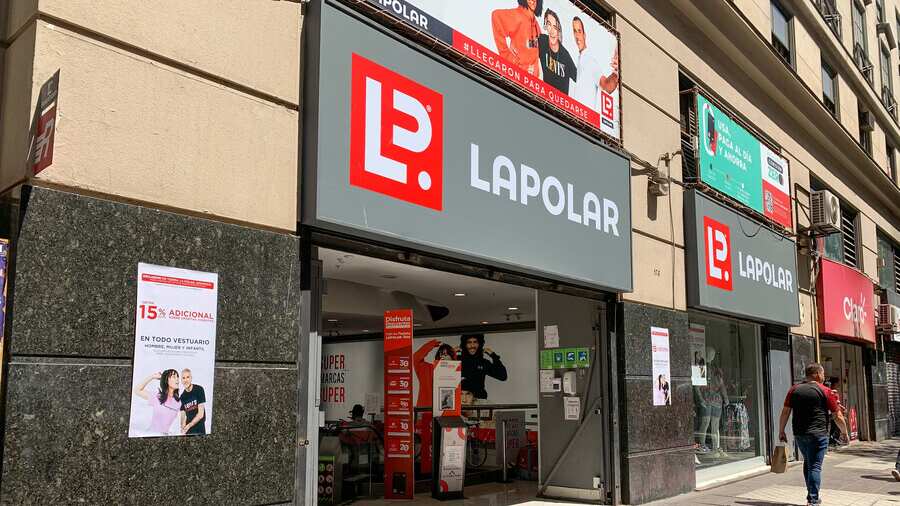 Trabajadores de La Polar denuncian agresiones de clientes tras denuncias de venta de ropa falsificada