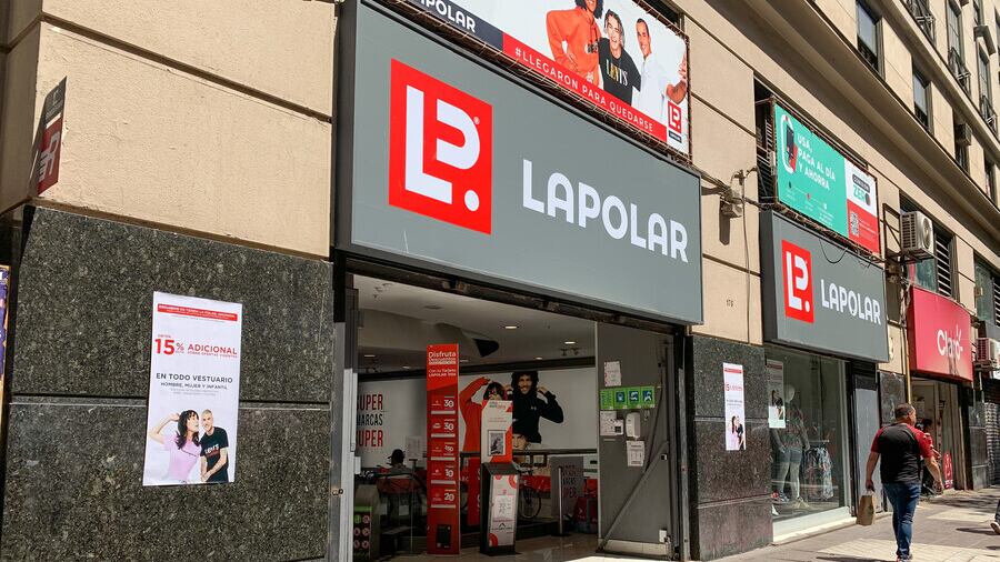 Trabajadores de La Polar denuncian agresiones de clientes tras denuncias de venta de ropa falsificada