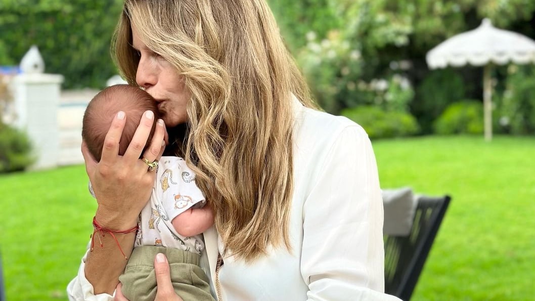 La periodista y rostro de Canal 13 publicó por primera vez en sus redes sociales una fotografía con el rostro de su recién nacido hijo, Borja.