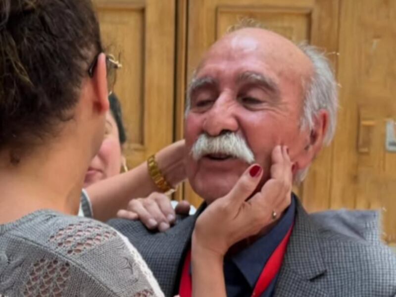 “¡Usted se lo recontra merece!”: Fernando Farías recibió homenaje por su vasta trayectoria en el mundo de las artes