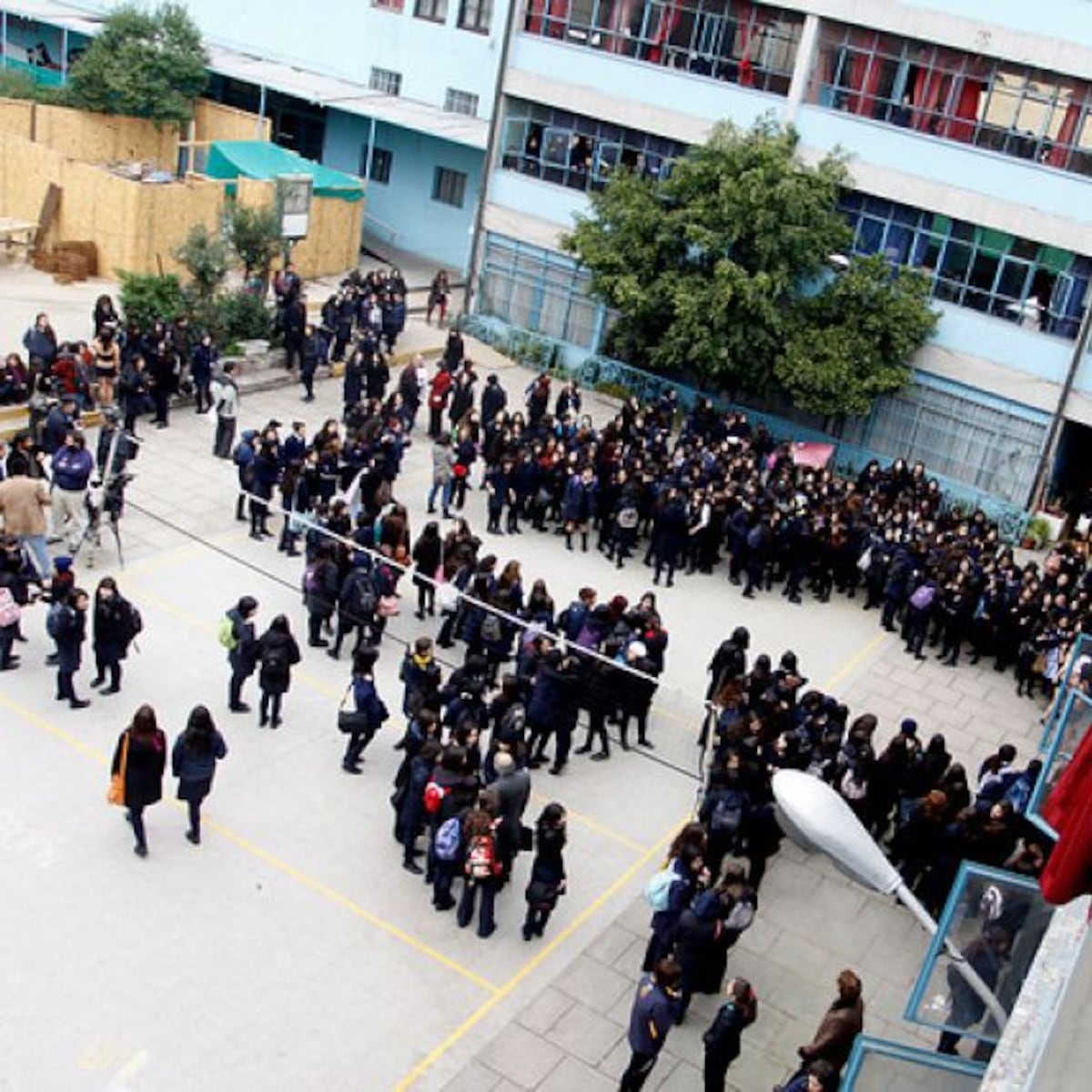 Confirman multa a Municipalidad de Santiago por precariedad en Liceo 1 de Niñas Confirman multa a Municipalidad de Santiago por precariedad en Liceo 1 de Niñas