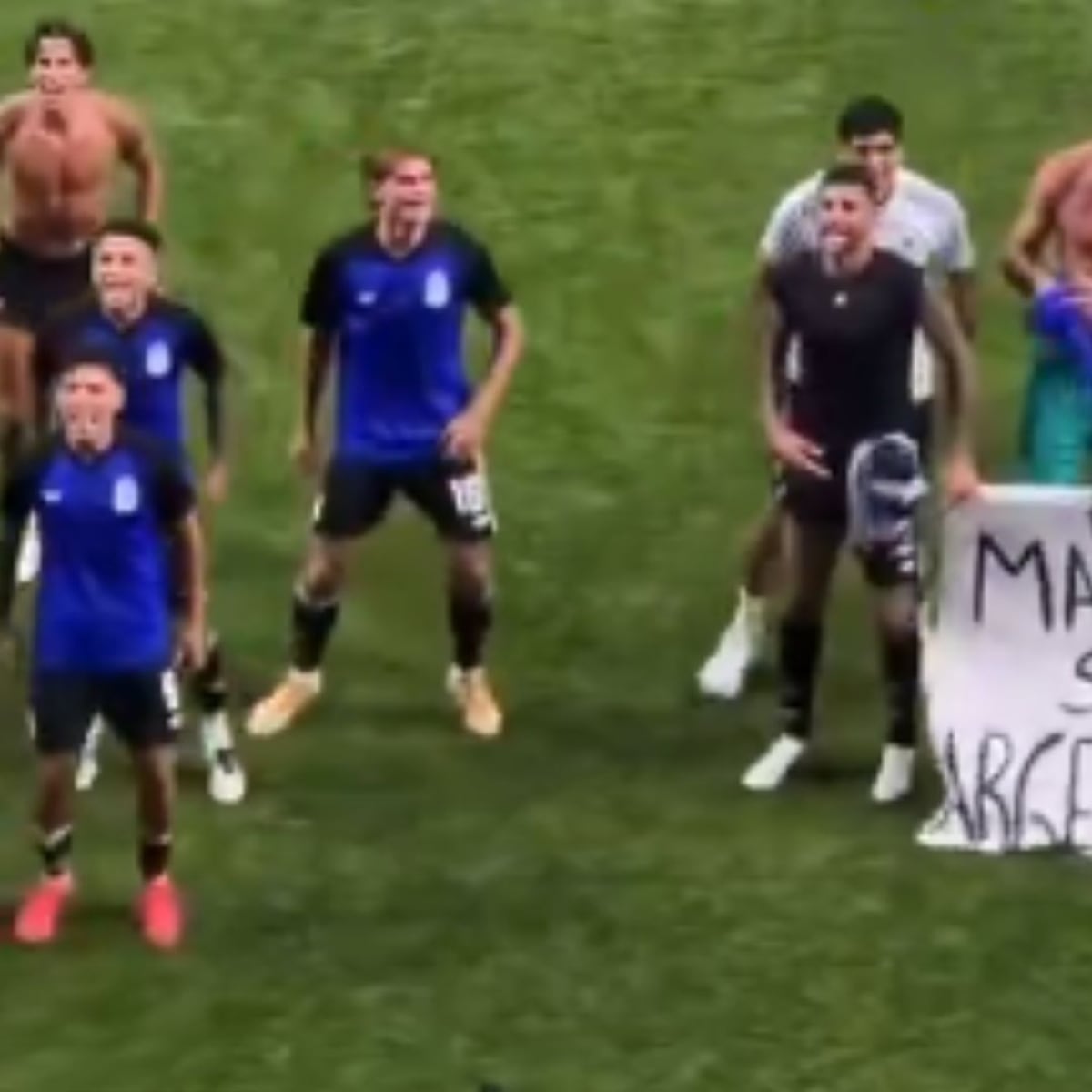 Bandera “Las Malvinas son Argentinas” en Mundial de Fútbol Bandera “Las Malvinas son Argentinas” en Mundial de Fútbol