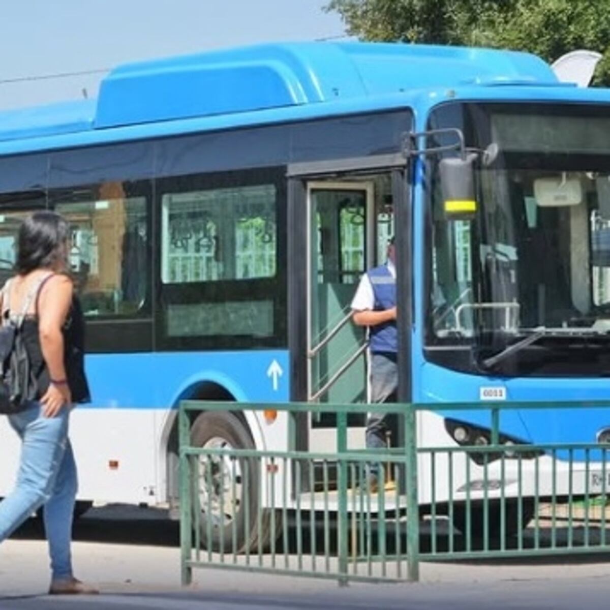 Ministro de Transporte refuerza buses por regreso a clases y trabajo en Santiago Ministro de Transporte refuerza buses por regreso a clases y trabajo en Santiago