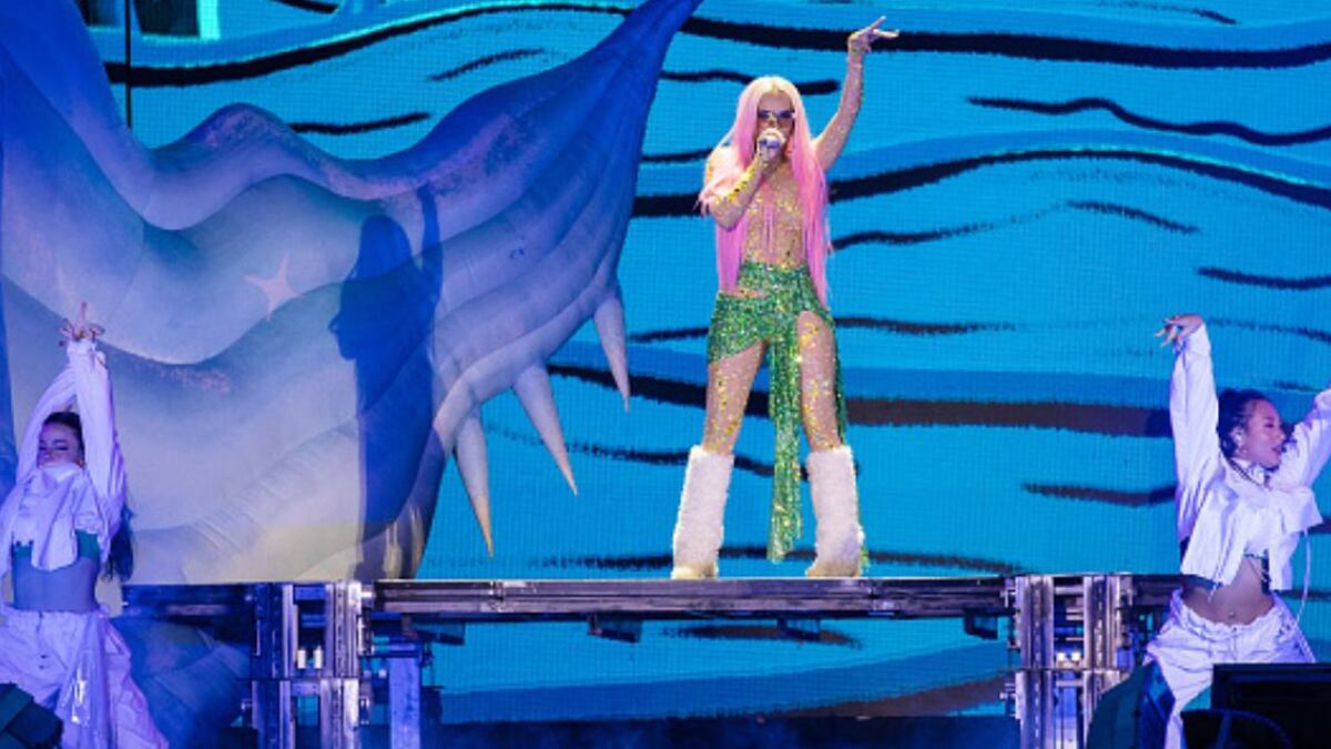 "Eres o te haces": Karol G fue fuertemente abucheada por este polémico motivo