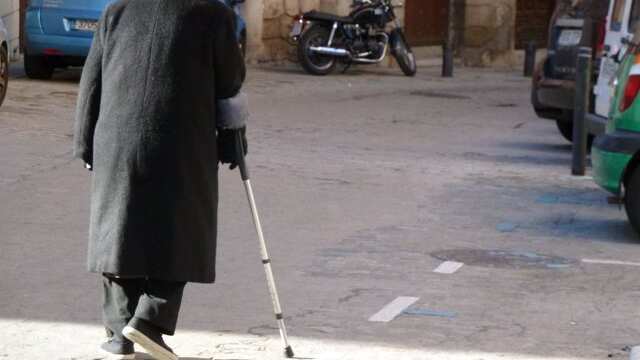 En pro de evitar peligro cardíaco, las personas de la tercera edad deben caminar al menos 500 pasos al día.