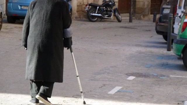 En pro de evitar peligro cardíaco, las personas de la tercera edad deben caminar al menos 500 pasos al día.