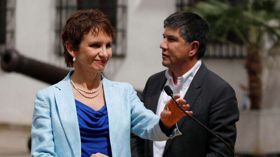 Carolina Tohá, Aton Chile