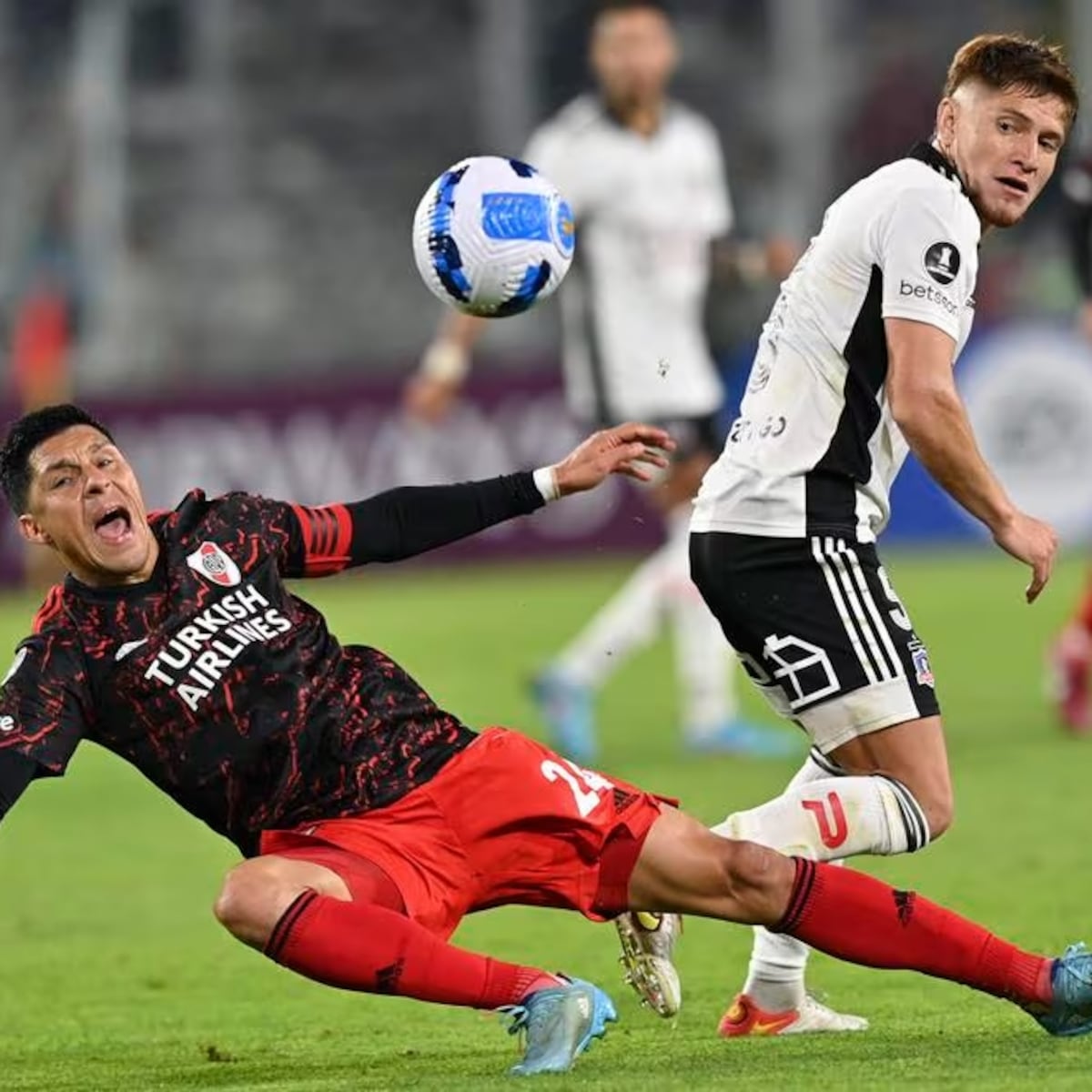 Colo Colo pide a Blanco y Negro presionar por jugar sin hinchada visitante ante River Plate Colo Colo pide a Blanco y Negro presionar por jugar sin hinchada visitante ante River Plate