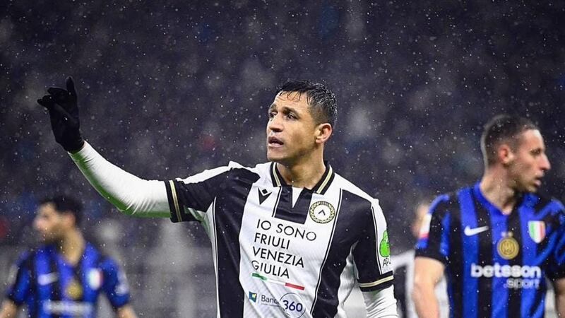 Pese a volver en su cumpleaños Alexis Sánchez no pudo celebrar con el Udinese tras caer 2-0 ante el Inter de Milán
