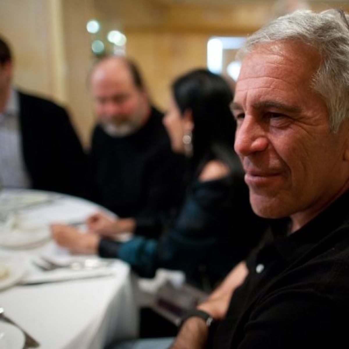 Material del caso Epstein: fotos con Chomsky y Bill Gates Material del caso Epstein: fotos con Chomsky y Bill Gates