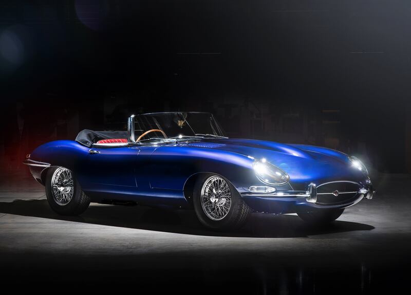 Jaguar-E-Type_Roadster-1965